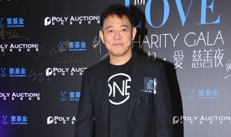 李连杰小女儿罕曝近照  「神似利智」昔发病抱姊痛哭