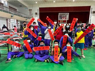 迎接113甲辰龍年 台南這所學校廣邀113人共同揮毫