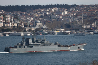 克里米亞港口爆炸起火 烏軍稱摧毀俄黑海登陸艦