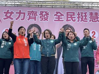 戰貓蕭美琴南投輔選  配天宮開講草屯鎮車掃拜票