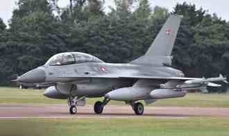 首批6名烏軍飛行員在英國完成F-16基礎訓練