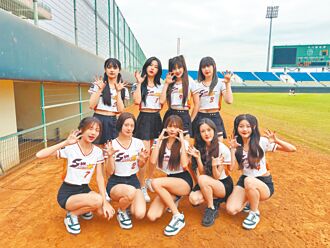 幻藍小熊扶弱噴淚 激發棒球魂