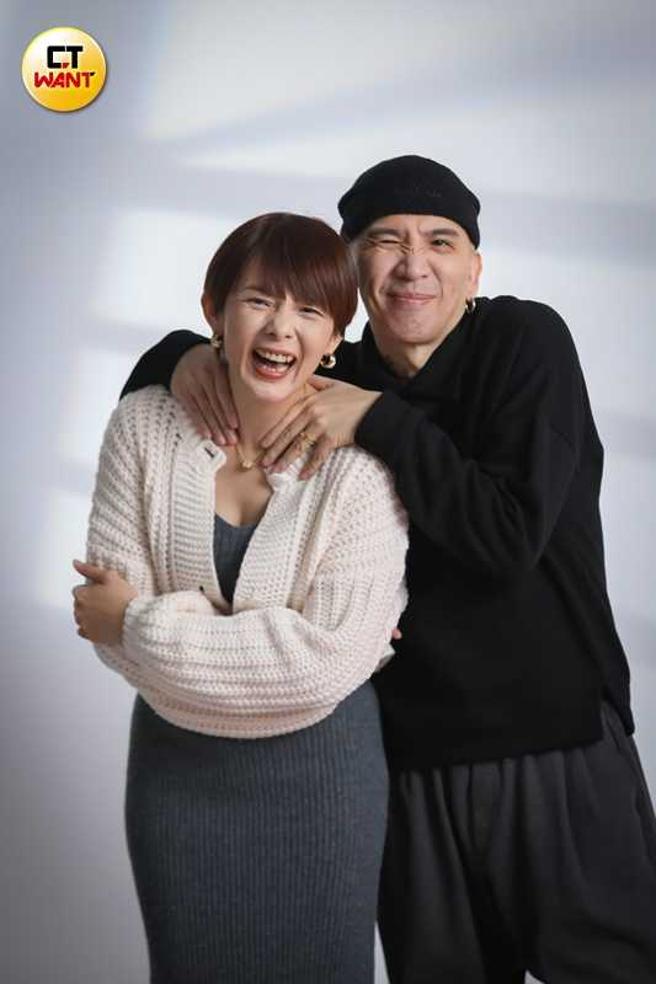 作家H與陳珮甄兩人的互動可愛。（圖／侯世駿攝）