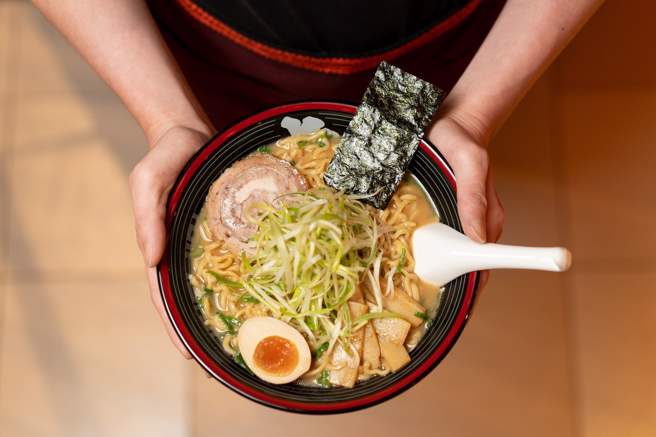 「屯京拉麵」宣布再度涨价，「超值东京豚骨拉麵」一碗360元。(翻摄自屯京拉麵 TONCHIN (台湾)FB)