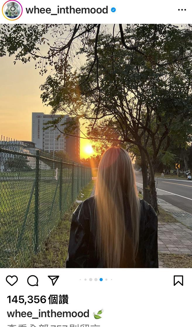 韓國人氣女團MAMAMOO成員輝人趁著前來台南的演出空檔漫遊安平。（市府提供／洪榮志台南傳真）