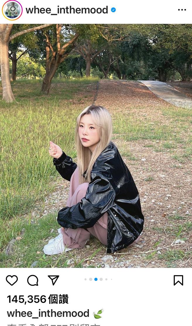 韓國人氣女團MAMAMOO成員輝人趁著前來台南的演出空檔漫遊安平。（市府提供／洪榮志台南傳真）