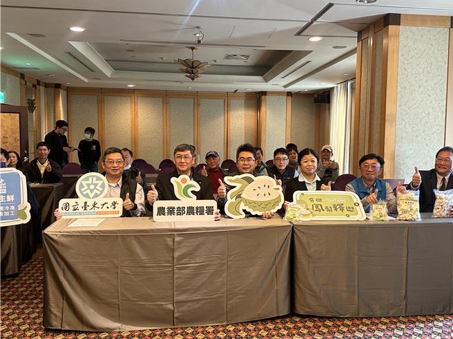 國立台東大學友善農產推廣中心媒合釋迦農及福和生鮮農產公司，以-80度急速冷凍技術加工有機鳳梨釋迦。（蔡旻妤攝）