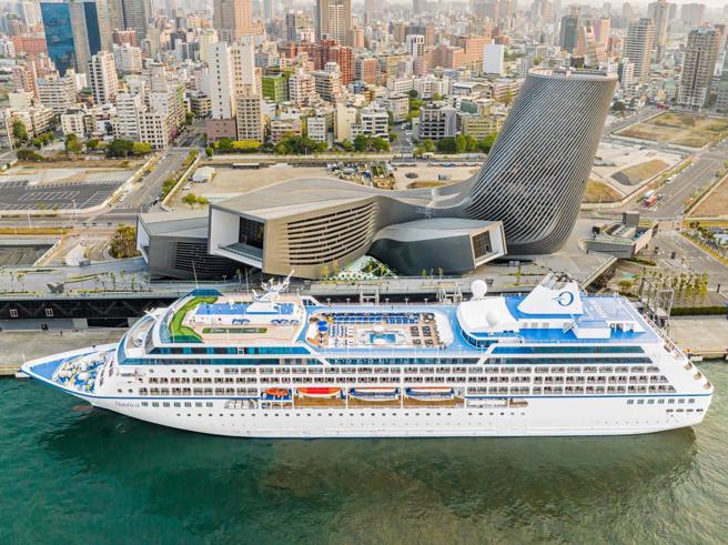 高雄港旅運中心郵輪靠泊。（圖片來源：高雄港務分公司提供）
