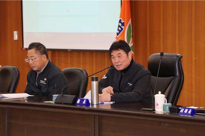 苗栗县长锺东锦主持县务会议。（苗栗县政府提供／李京升苗栗传真）