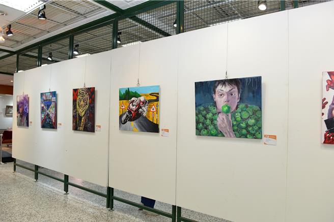 苗栗县立明仁国中第26届美术班毕业美展，12月26日至明年1月5日在苗栗市艺文中心举办。（苗栗县政府提供／李京升苗栗传真）