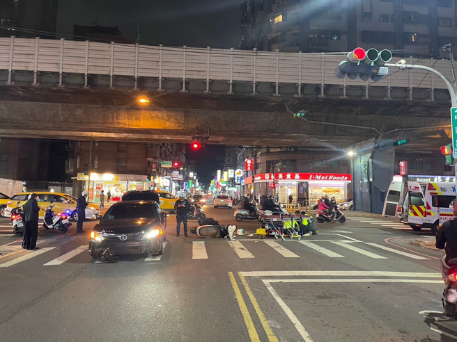 三重区新北大道一段、中华路口发生一起车祸。（图／警方提供）