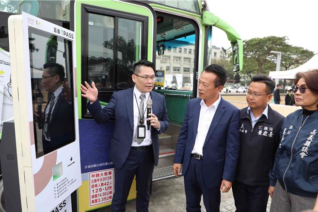 整合5大公共运输运具的嘉义跨城际公共运输399元通勤月票，将于明年2024年1月2日正式上线，今嘉义县办记者会宣布这项便利好康。（吕妍庭摄）