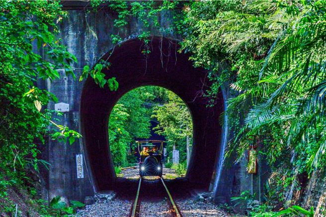 苗栗縣政府文化觀光局規畫了「老回憶，新攻略」2023尋幽探訪苗栗鐵道小旅行活動。（苗栗縣政府提供／李京昇苗栗傳真）