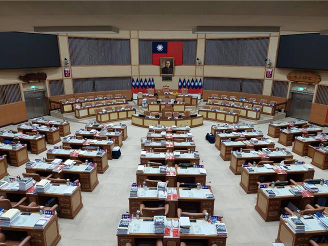 國民黨籍屏東縣議長周典論在總統大選前的關鍵時刻遭法院收押禁見，引發政壇議論紛紛，全國地方議會議長、副議長將於27日在新北市議會舉辦「全國地方議會議長副議長聲援屏東縣議長周典論」記者會。（陳慰慈攝）