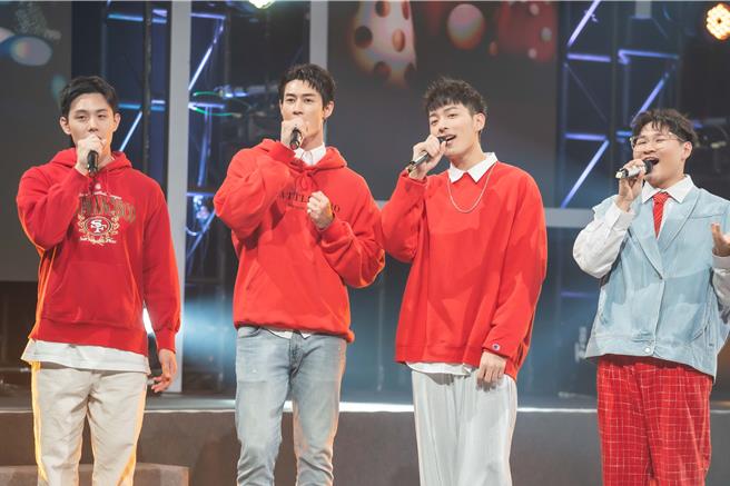 IT BOYZ现场演唱4首英文歌。（TVBS提供）