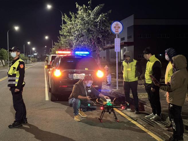 台南市府夜间出动无人机监测工业区空品(图片来源：台南市经发局提供)