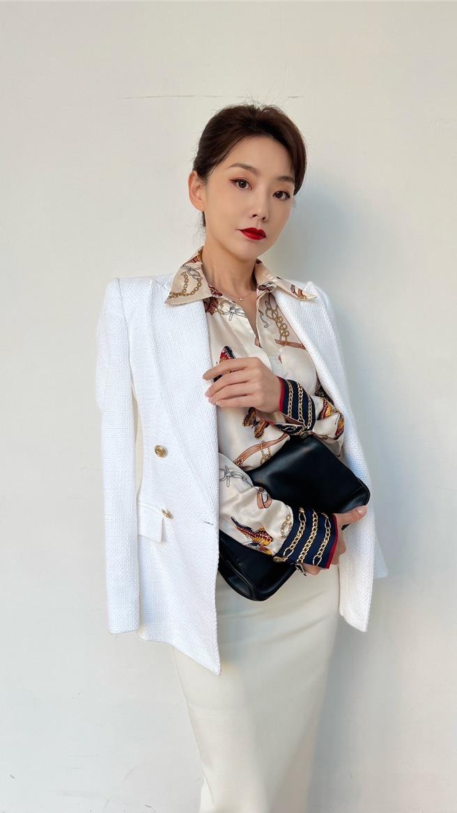 赖芊合饰演贵气的医院院长夫人。（民视提供）