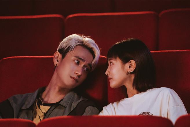 劉冠廷和王淨劇中演情侶卻各懷鬼胎。（CATCHPLAY提供）