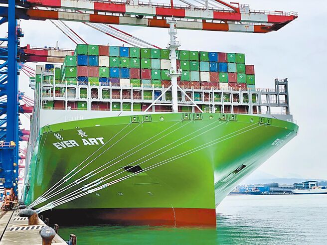 航运业今年不敌景气低迷，获利与年终奖金，与去年比双双大缩水。图／本报资料照片