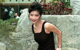 53歲元祖級性感女神不婚  領養心臟病兒有洋蔥