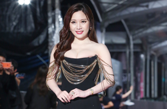 蔡尚桦「上下都露」解放长辈 网惊呆：不知道该看哪