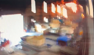 震撼畫面曝光！桃園冷媒廠氣爆1死3傷    百公尺外監視器秒全黑