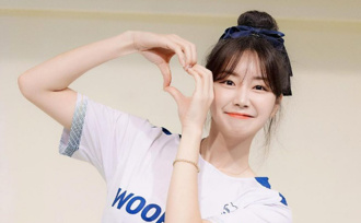 安芝儇穿比基尼泡湯 超兇曲線藏不住吸30萬人朝聖