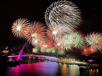 閃耀新北圈起1314跨河煙火 全台首發煙火、唯一跨河盛宴