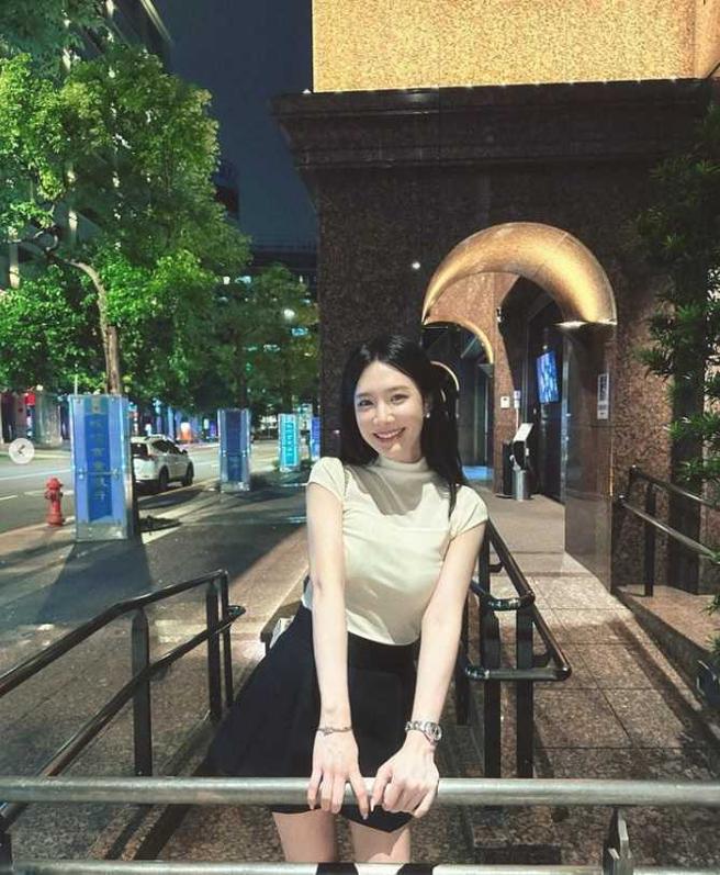 邬又曦是眾多男艺人公认的大美女，在她的社群上也有着当天与陈零九碰面同一套服装的照片。（图／取自邬又曦IG）