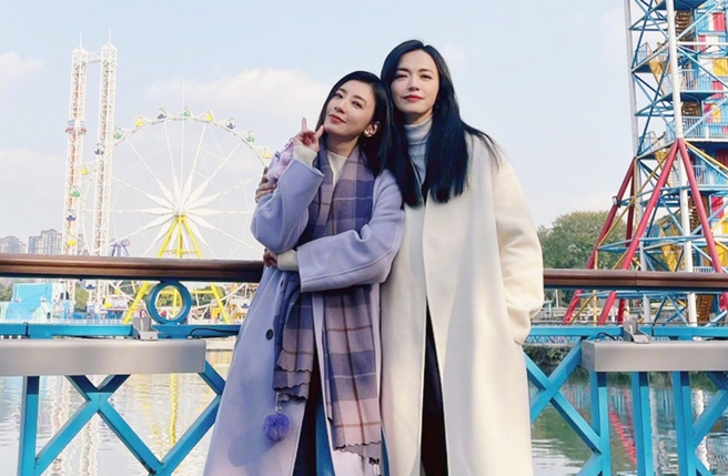 贾静雯从姚晨那里得到圣诞节礼物。（图／翻摄自贾静雯微博）