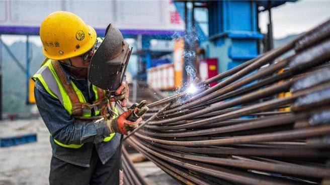 大陆国家统计局27日公布最新数据显示，今年1至11月份，大陆全国规模以上工业企业利润同比下降4.4％，降幅比1至10月份收窄3.4个百分点。（新华社资料照片）