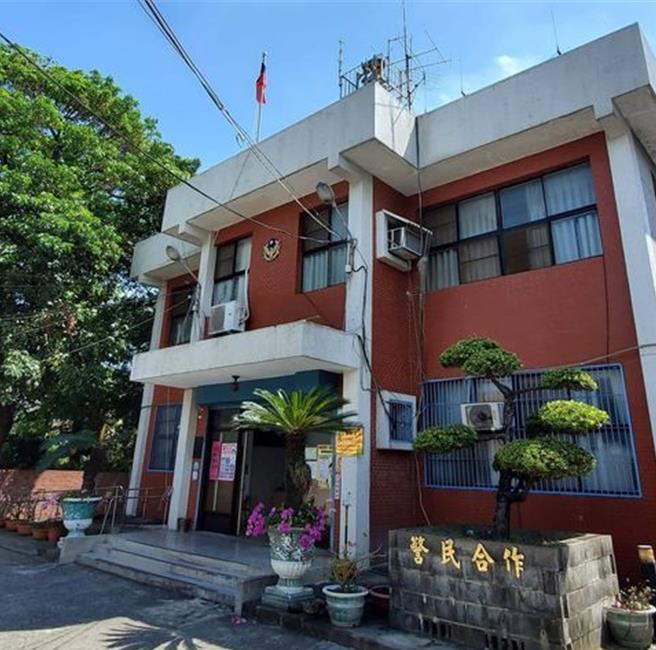 嘉義縣新港鄉月眉村月眉派出所附近民宅，25日下午傳出7旬林姓老翁疑似天冷猝死床上，女兒伴屍悲劇。（取自月眉派出所臉書∕呂妍庭嘉義傳真）