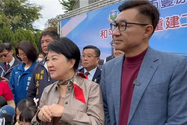 台积电经中央与地方合作，顺利落脚在台中，市长卢秀燕（右2）27日受访时指出，有可能是2奈米以下最先进制程会在台中。（张妍溱摄）