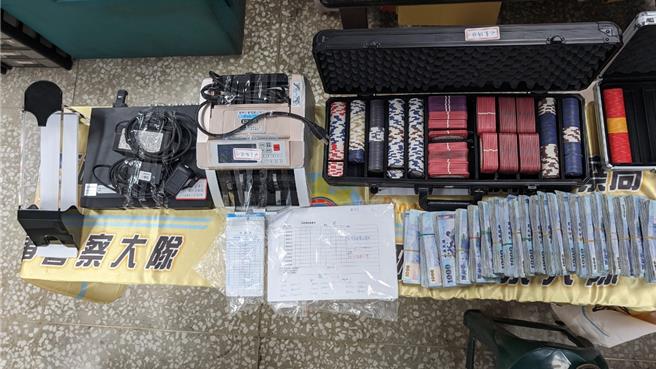 查扣赌资及犯罪工具一批。（翻摄照片／洪靖宜高雄传真）