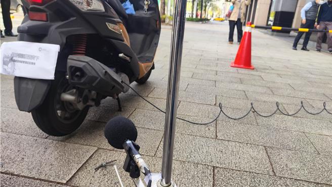 環境部與交通部推出「改管登記制度」，明年起緩衝期一年，2025年起若改裝且未登記可直接開罰900元至1800元。（林良齊攝）