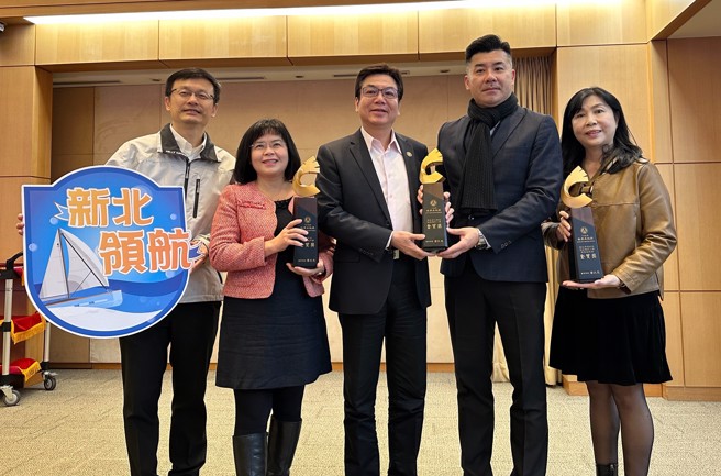 插角国小、深坑国小附幼及金山高中荣获112年教育部教学卓越金质奖。(照片/新北市教育局提供)