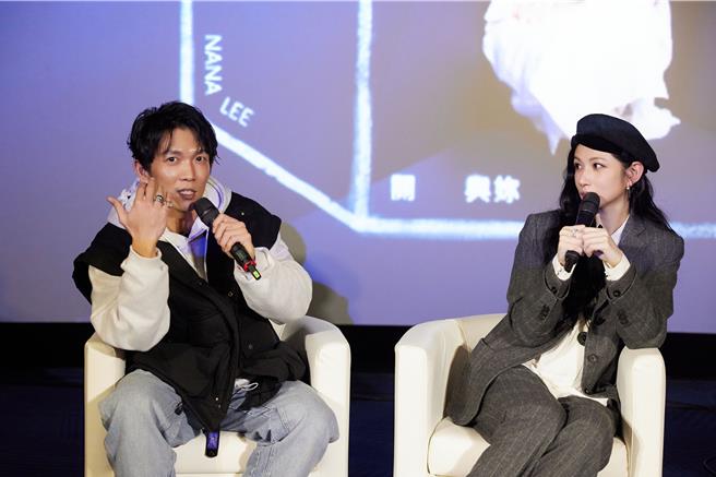 李千娜(右)昨晚举办新专辑听歌会，老公黄尚禾到场力挺。（剧乐蹦娱乐提供）