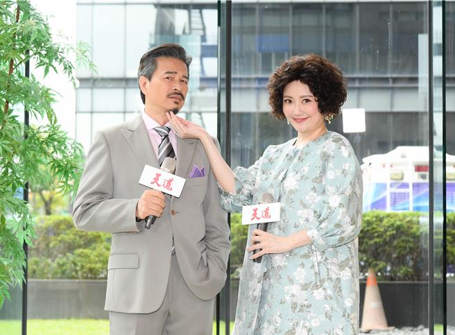 李兴文与刘晓忆出席《天道》记者会。（三立提供）