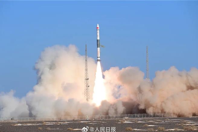 大陆一箭四星成功发射天目一号气象星座获取全球大气环境要素资讯。（人民日报）