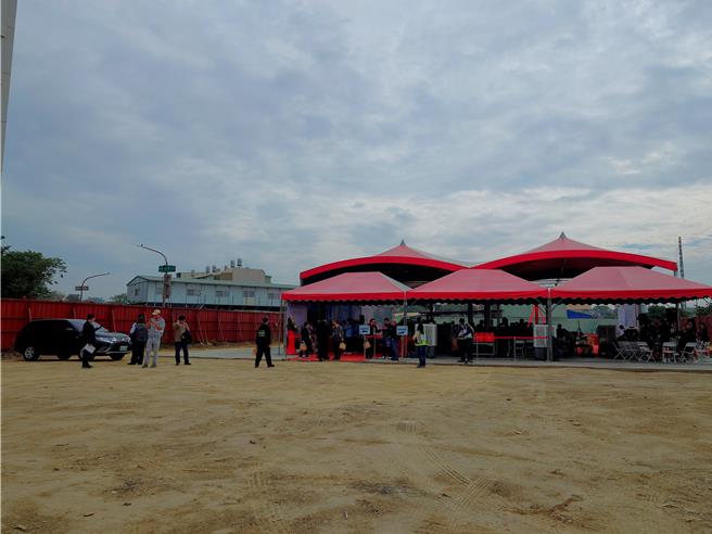 「山明安居」、「水秀安居」社会住宅位处小港区光耀街2侧，分别兴建为地上14层地下3层、地上12层与地下2层建筑，共可提供555户社会住宅。（任义宇摄）