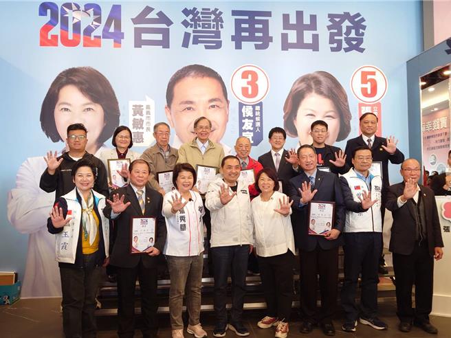 侯友宜今天到嘉義市聯合競選總部參加律師團後援會成立大會。（廖素慧攝）