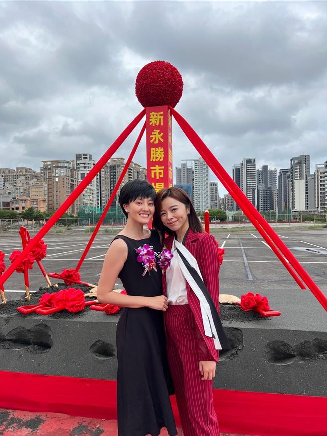 王瞳（右）、顏曉筠將一起前往越南胡志明市，出席1月13日舉辦的亞洲電視大獎頒獎典禮。（民視提供）