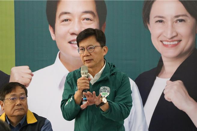 东海大学审定张廖万坚的硕士论文未违反学术伦理，张廖万坚表示，证明国民党不抹黑就不会选。（张廖万坚提供／张亦惠台中传真）