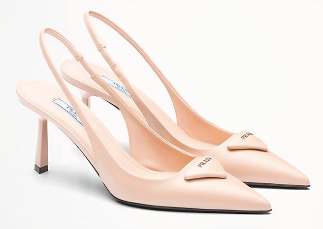 Prada拋光皮革吊踭高踭鞋，4萬1000元。（Prada提供）