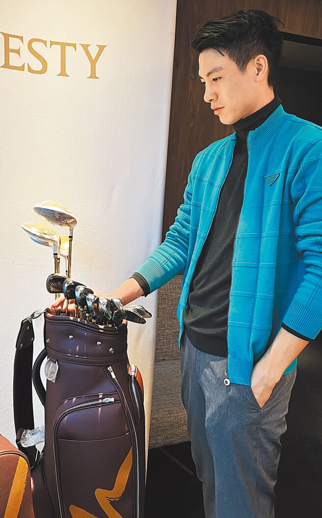 瑪嘉斯帝（MAJESTY）推出要價破百萬的CELESTIAL系列高爾夫球桿，全套111萬8600元。（MAJESTY提供）