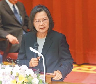 脸书遭灌爆  郑丽文轰蔡英文不演了：社会安全网越补越大洞