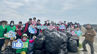 南華大學走入社區聯合淨岸  青銀少共創環境行動