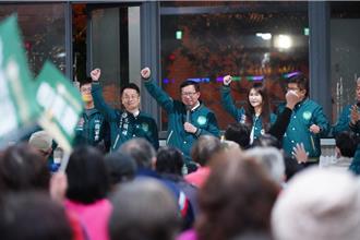 鄭文燦站台范綱祥 左批凱旋苑右罵農地停車場