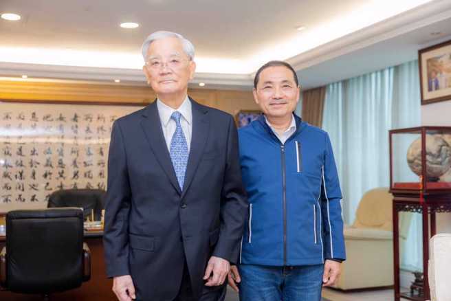 连战与侯友宜。（图 / 取自侯友宜脸书）