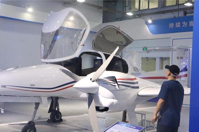 深圳市7部門27日聯合印發《深圳市支持低空經濟高品質發展的若干措施》，支持低空經濟企業增資擴產，鼓勵企業最高5000萬元人民幣資助。（中新社）